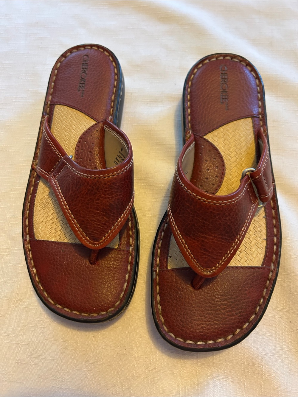 Cherokee Brown Leather Toe-Post Sandals with Woven Footbed color burgundy